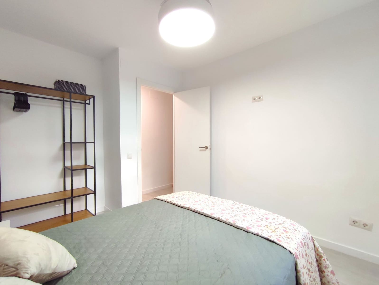 Piso de 3 habitaciones en Benidorm en alquiler - 1.300 € (Ref: 9433095)