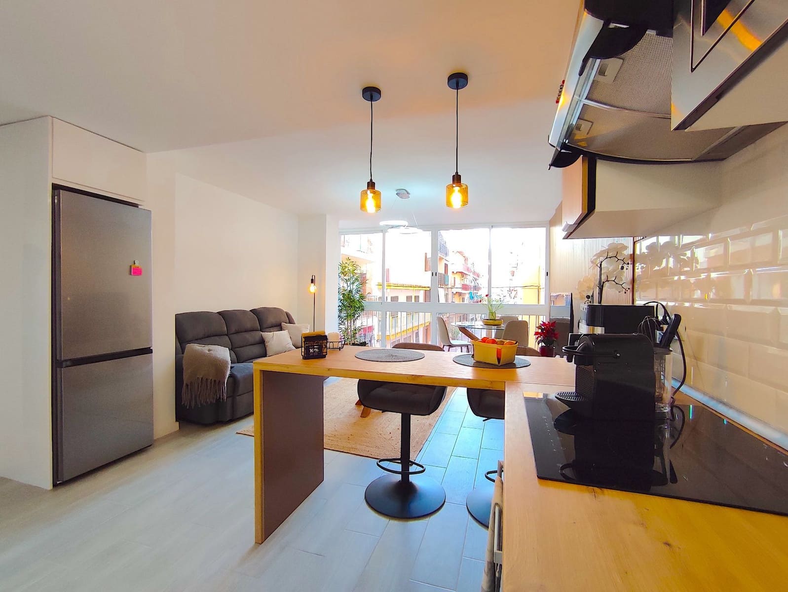 Piso de 3 habitaciones en Benidorm en alquiler - 1.300 € (Ref: 9433095)