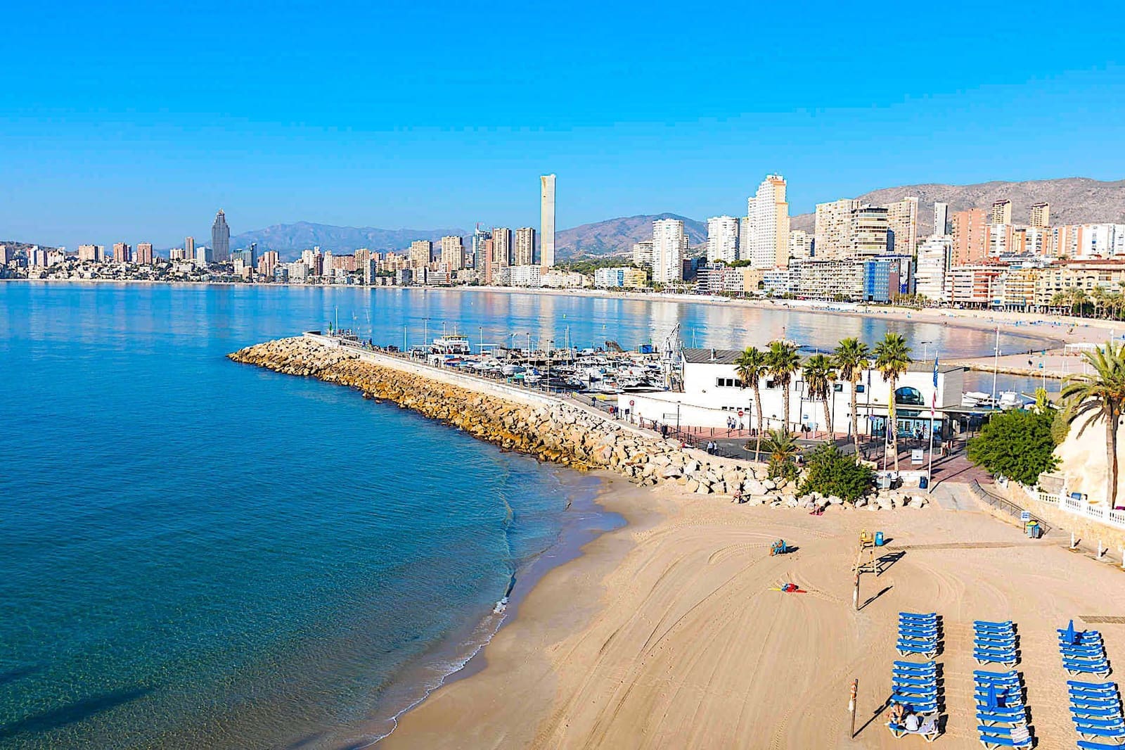 Piso de 3 habitaciones en Benidorm en alquiler - 1.300 € (Ref: 9433095)