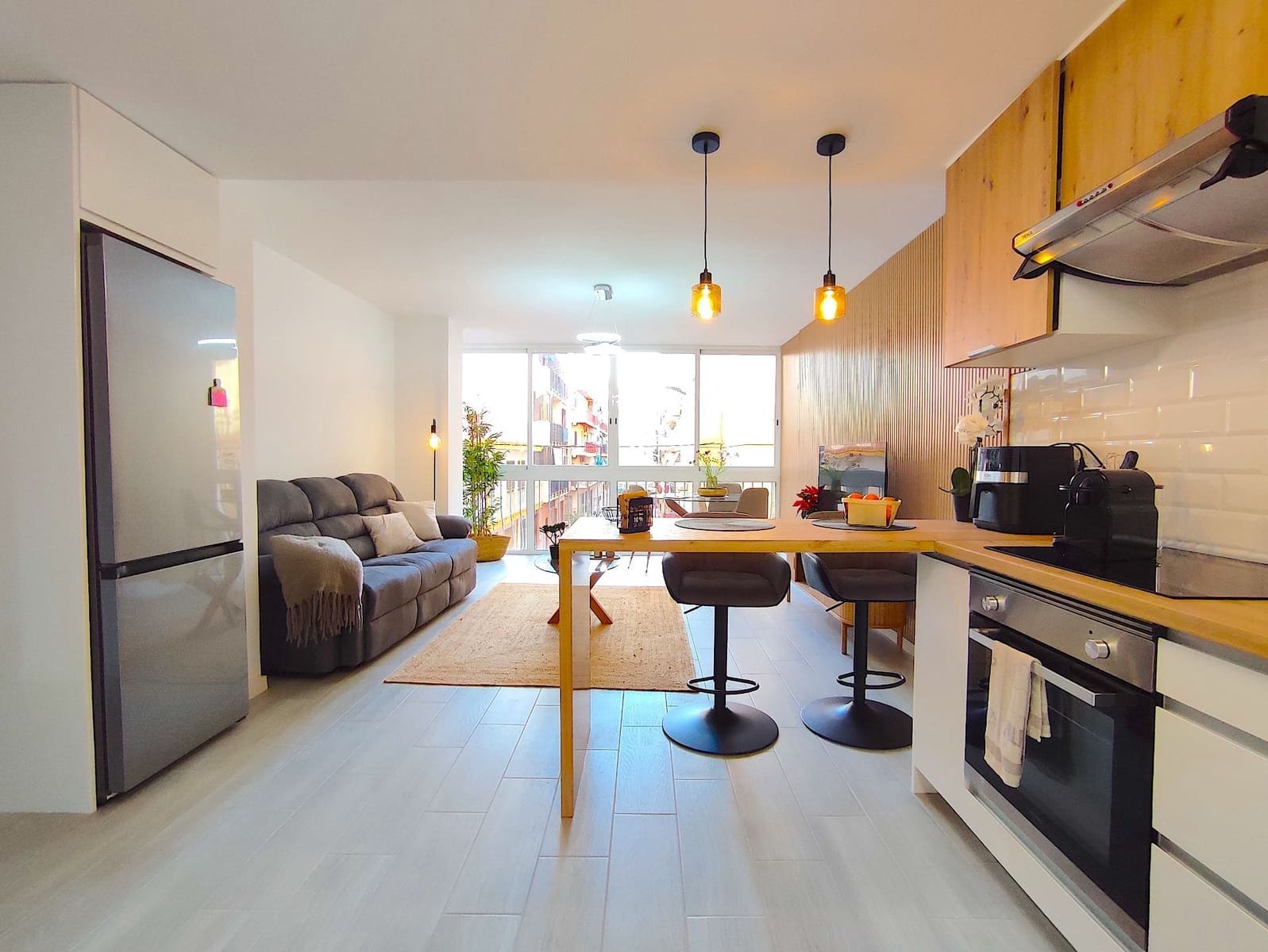 Piso de 3 habitaciones en Benidorm en alquiler - 1.300 € (Ref: 9433095)