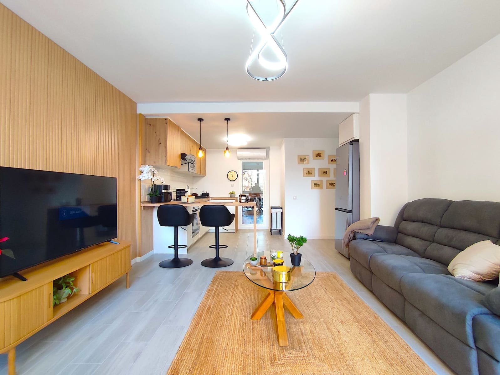 Piso de 3 habitaciones en Benidorm en alquiler - 1.300 € (Ref: 9433095)