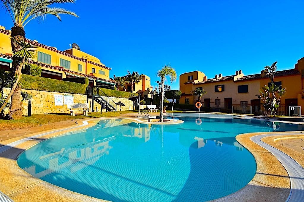 3 bedroom Semi-detached Villa for rent in Finestrat with pool garage - € 2,000 (Ref: 9602546)