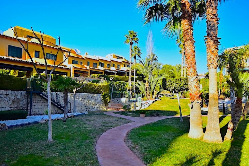 3 bedroom Semi-detached Villa for rent in Finestrat with pool garage - € 2,000 (Ref: 9602546)