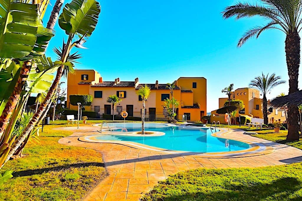 3 bedroom Semi-detached Villa for rent in Finestrat with pool garage - € 2,000 (Ref: 9602546)