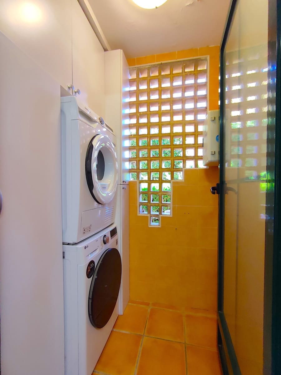 3 bedroom Semi-detached Villa for rent in Finestrat with pool garage - € 2,000 (Ref: 9602546)