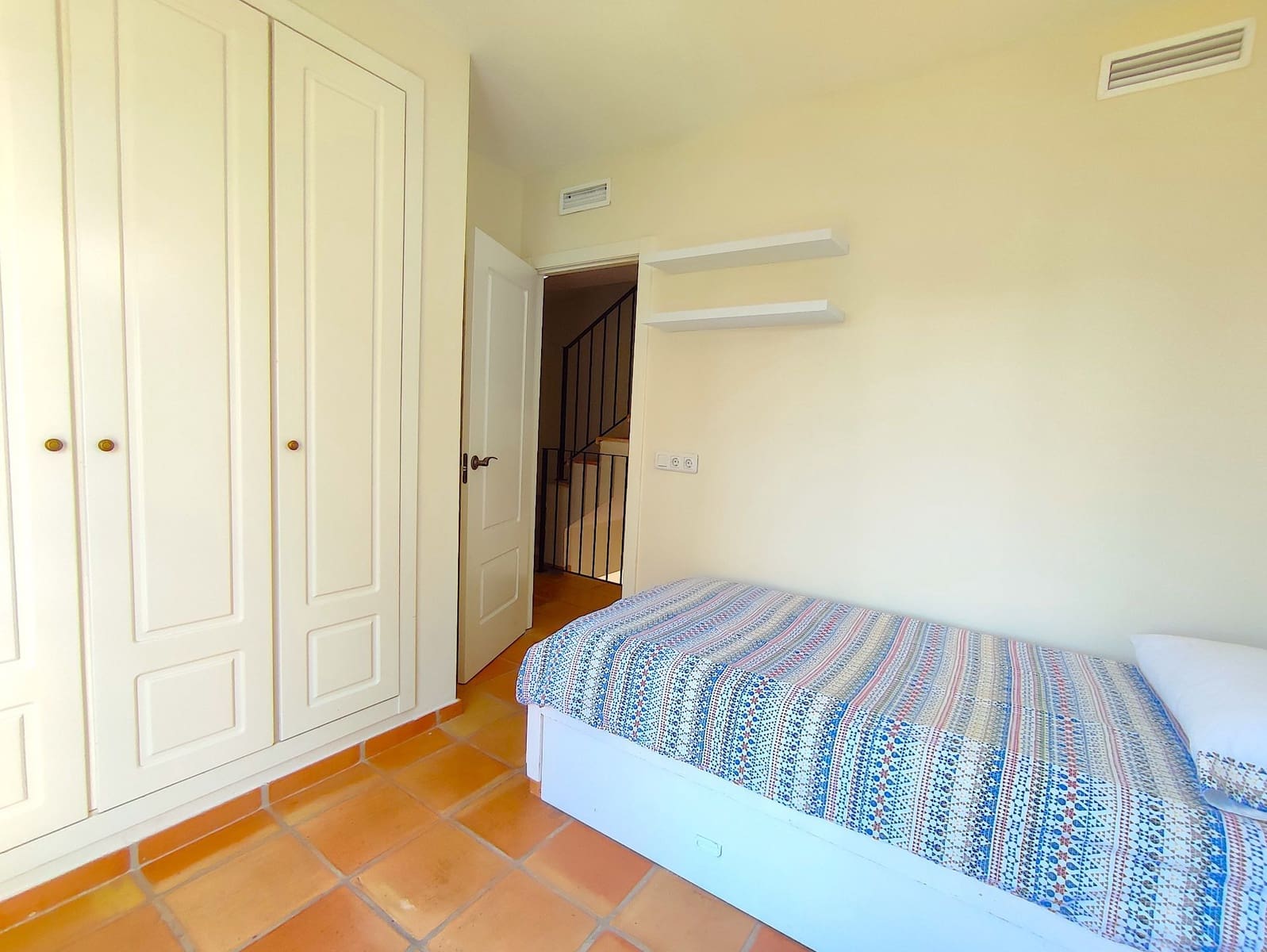 3 bedroom Semi-detached Villa for rent in Finestrat with pool garage - € 2,000 (Ref: 9602546)