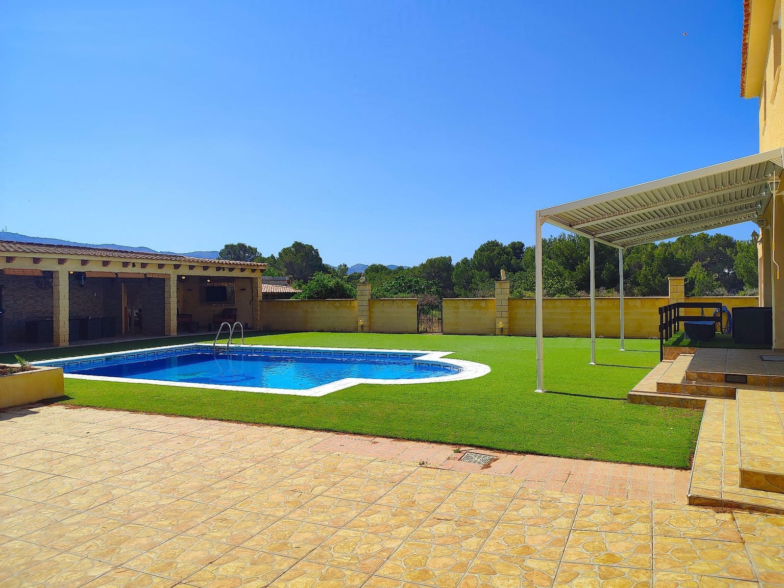 4 sovrum Villa att hyra i Alfaz del Pi / L'Alfas del Pi med pool garage - 4 800 € (Ref: 9814203)