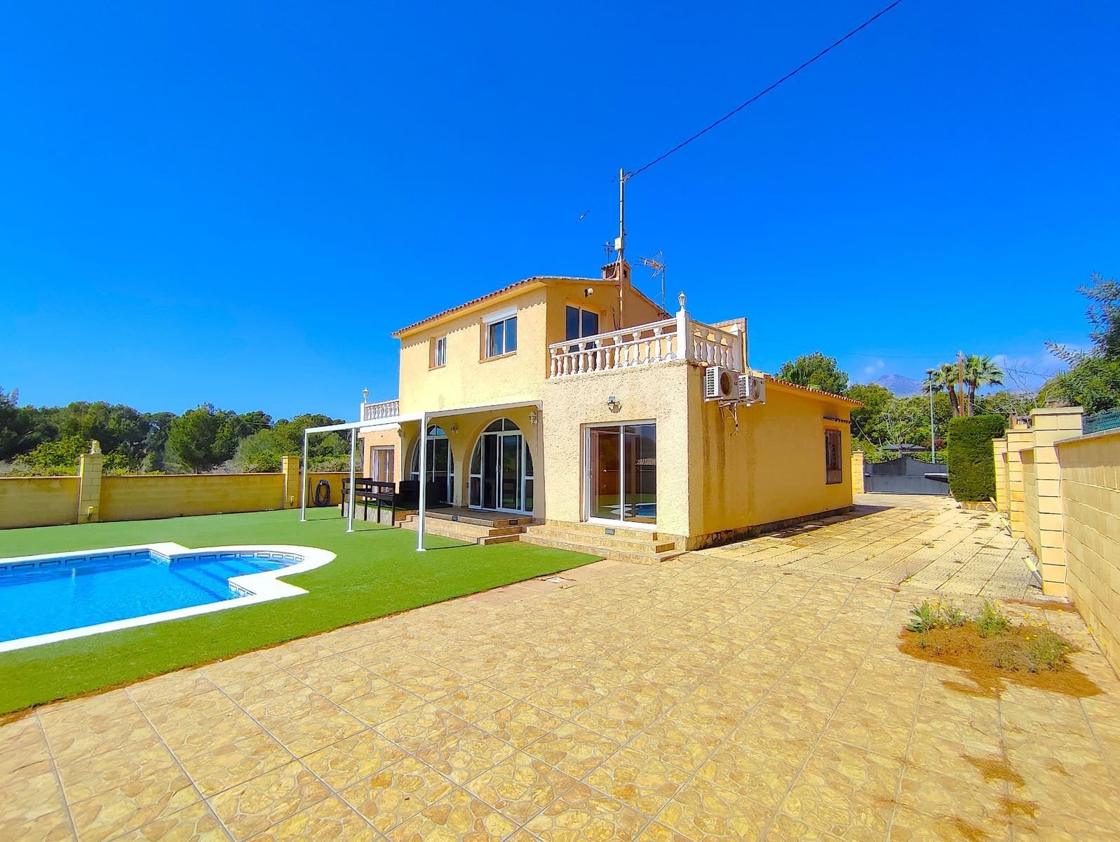 4 sovrum Villa att hyra i Alfaz del Pi / L'Alfas del Pi med pool garage - 4 800 € (Ref: 9814203)
