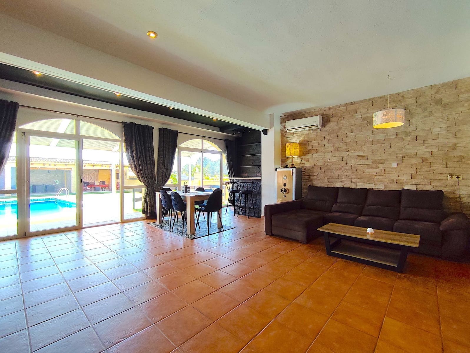 4 sovrum Villa att hyra i Alfaz del Pi / L'Alfas del Pi med pool garage - 4 800 € (Ref: 9814203)