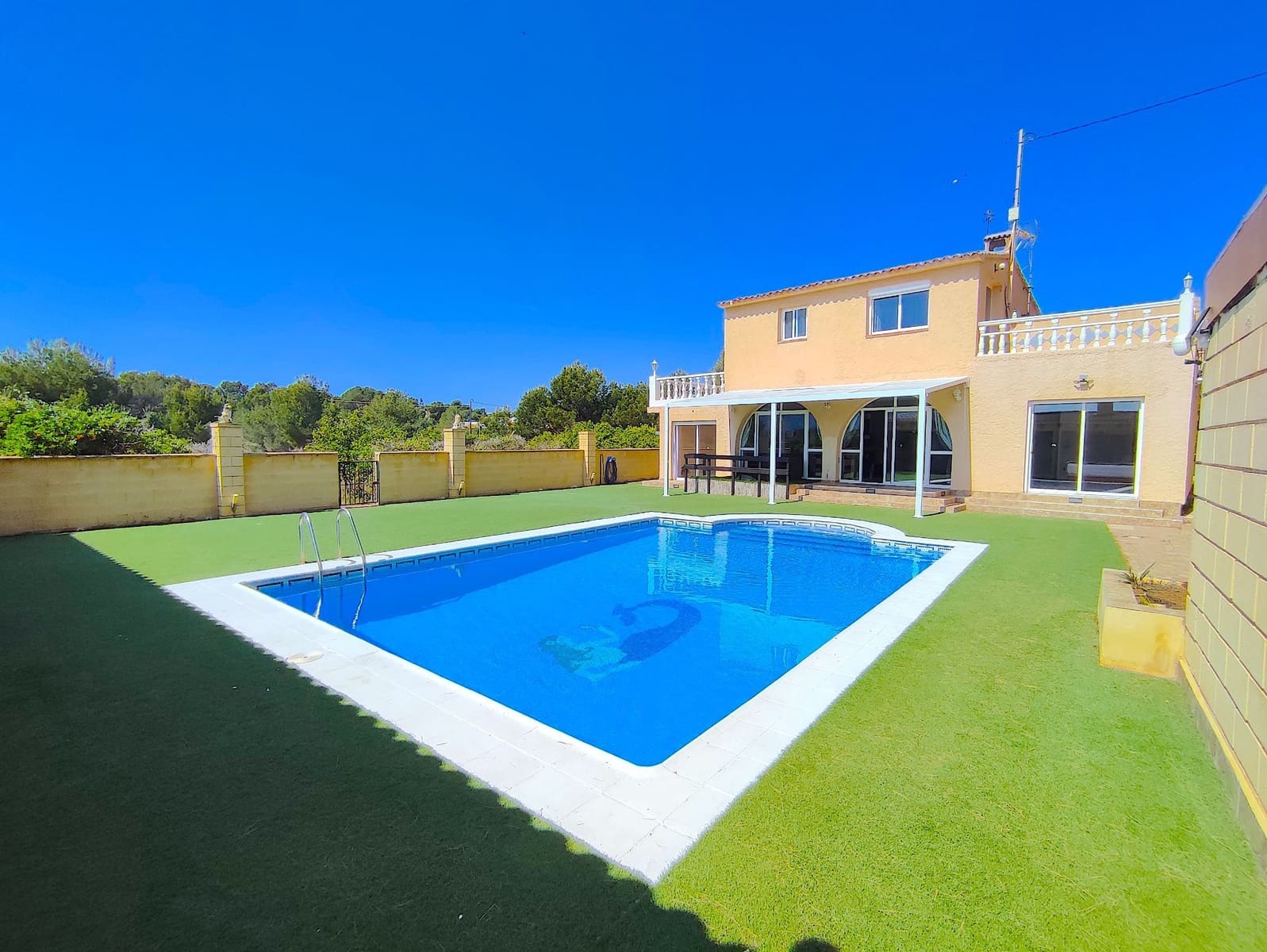 4 sovrum Villa att hyra i Alfaz del Pi / L'Alfas del Pi med pool garage - 4 800 € (Ref: 9814203)