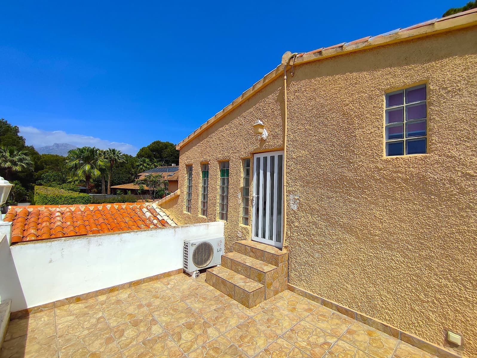 4 sovrum Villa att hyra i Alfaz del Pi / L'Alfas del Pi med pool garage - 4 800 € (Ref: 9814203)