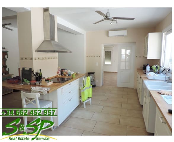 6 soveværelse Finca/Landehus til salg i Almería by med swimmingpool garage - € 299.900 (Ref: 8619602)