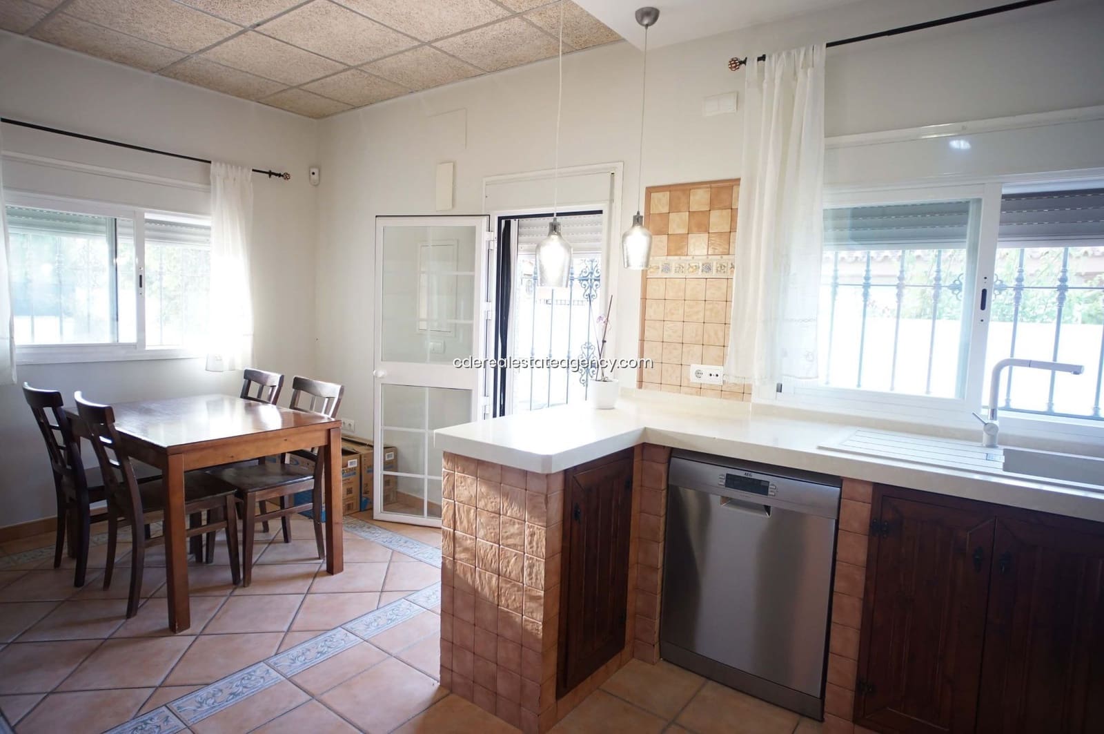 3 soveværelse Villa til leje i El Puerto de Santa Maria med swimmingpool garage - € 2.500 (Ref: 4831410)