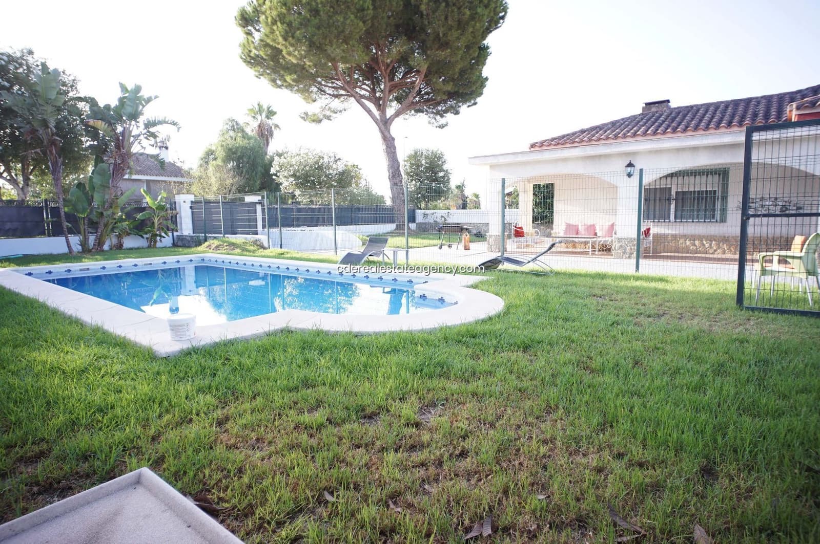 3 soveværelse Villa til leje i El Puerto de Santa Maria med swimmingpool garage - € 2.500 (Ref: 4831410)