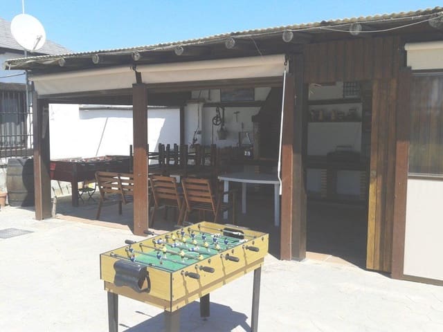 3 bedroom Townhouse for sale in Chipiona with pool garage - € 290,000 (Ref: 4831448)