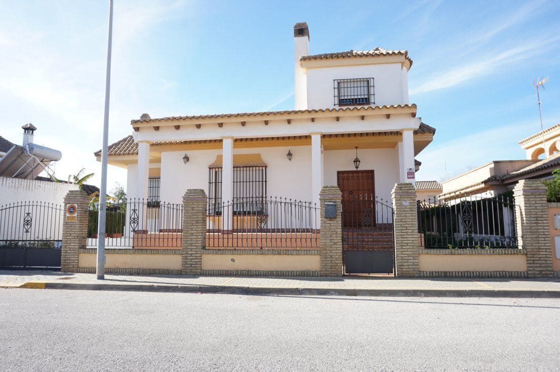 4 bedroom Villa for rent in Chipiona with garage - € 2,000 (Ref: 4957239)