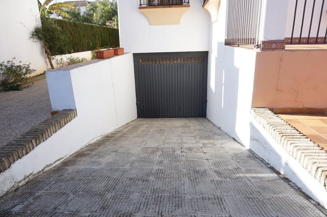 4 bedroom Villa for rent in Chipiona with garage - € 2,000 (Ref: 4957239)