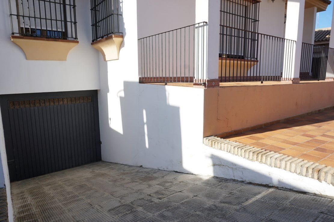 4 bedroom Villa for rent in Chipiona with garage - € 2,000 (Ref: 4957239)