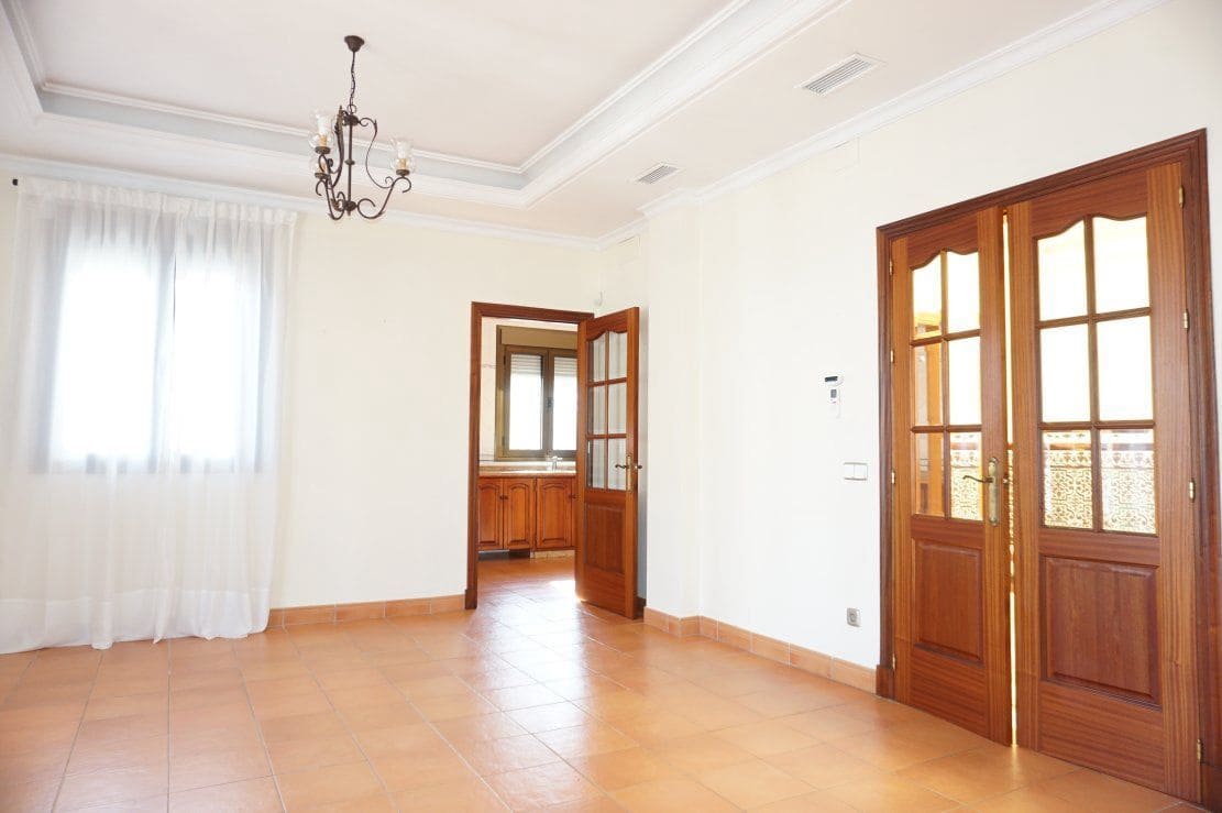 4 bedroom Villa for rent in Chipiona with garage - € 2,000 (Ref: 4957239)