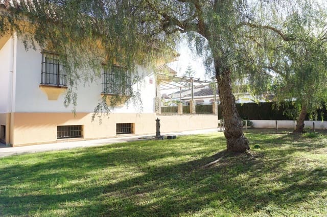 4 bedroom Villa for rent in Chipiona with garage - € 2,000 (Ref: 4957239)