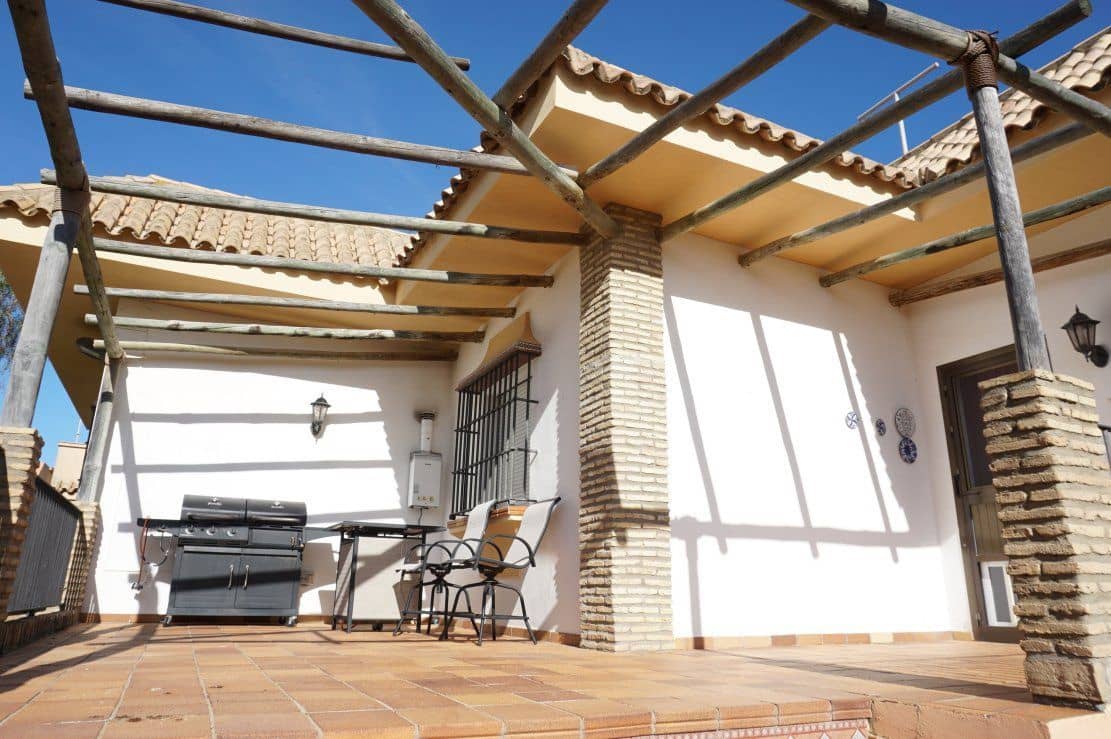 4 bedroom Villa for rent in Chipiona with garage - € 2,000 (Ref: 4957239)