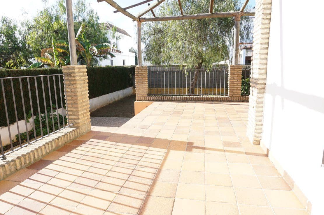 4 bedroom Villa for rent in Chipiona with garage - € 2,000 (Ref: 4957239)