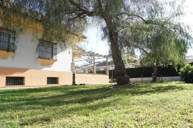 4 bedroom Villa for rent in Chipiona with garage - € 2,000 (Ref: 4957239)