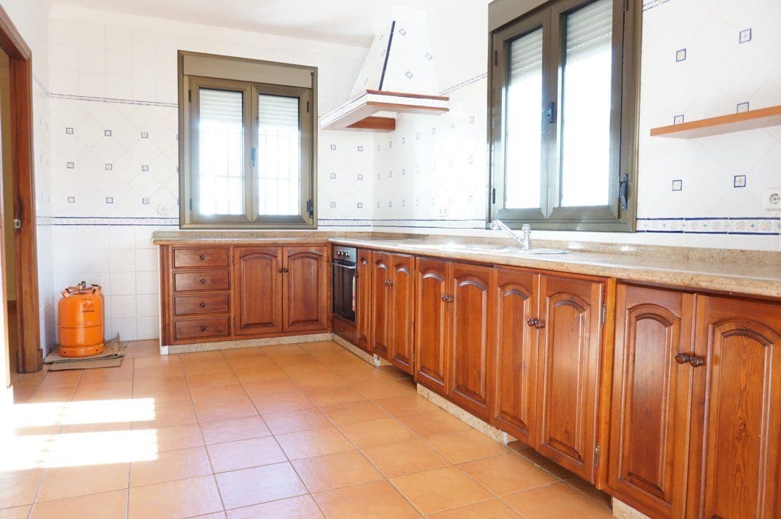 4 bedroom Villa for rent in Chipiona with garage - € 2,000 (Ref: 4957239)