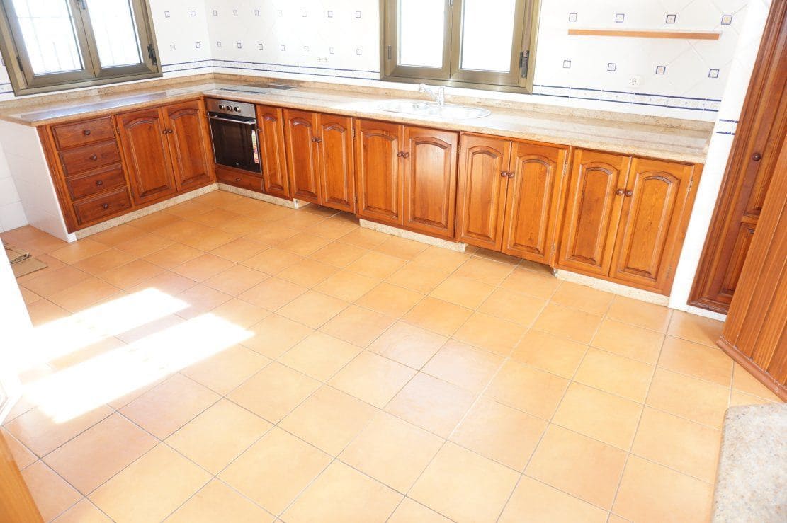 4 bedroom Villa for rent in Chipiona with garage - € 2,000 (Ref: 4957239)