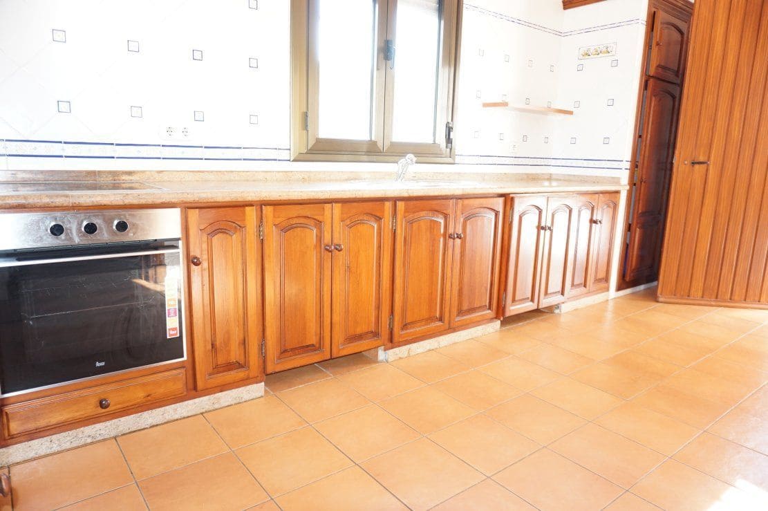 4 bedroom Villa for rent in Chipiona with garage - € 2,000 (Ref: 4957239)