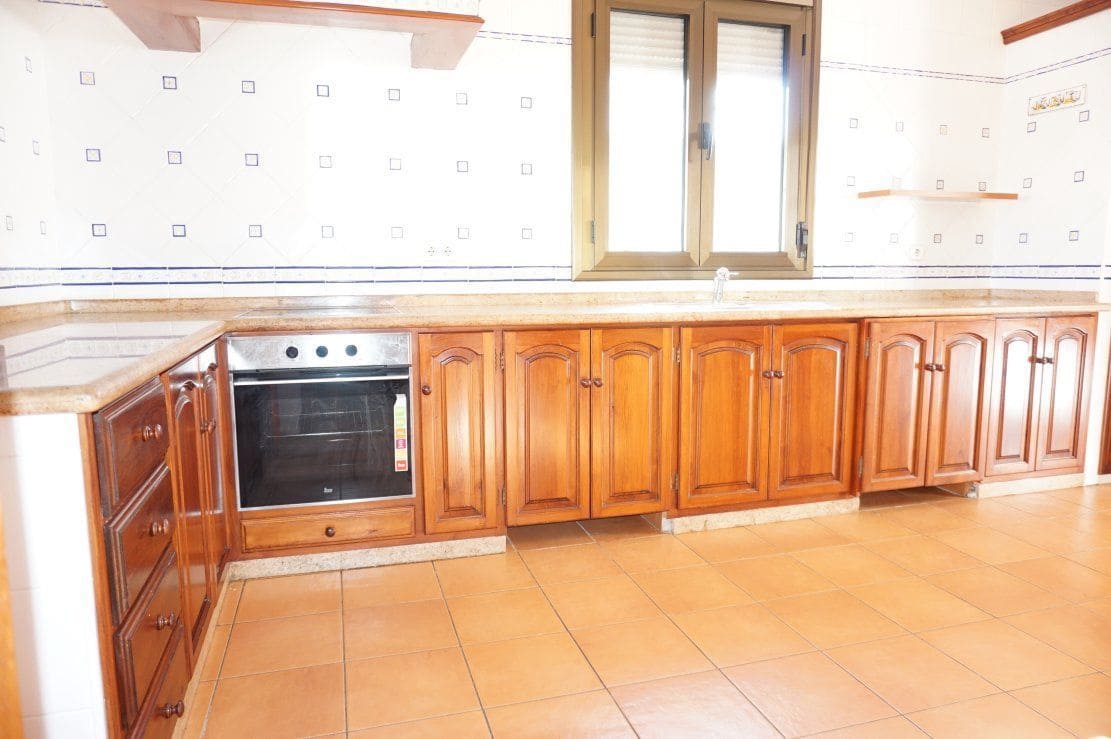 4 bedroom Villa for rent in Chipiona with garage - € 2,000 (Ref: 4957239)