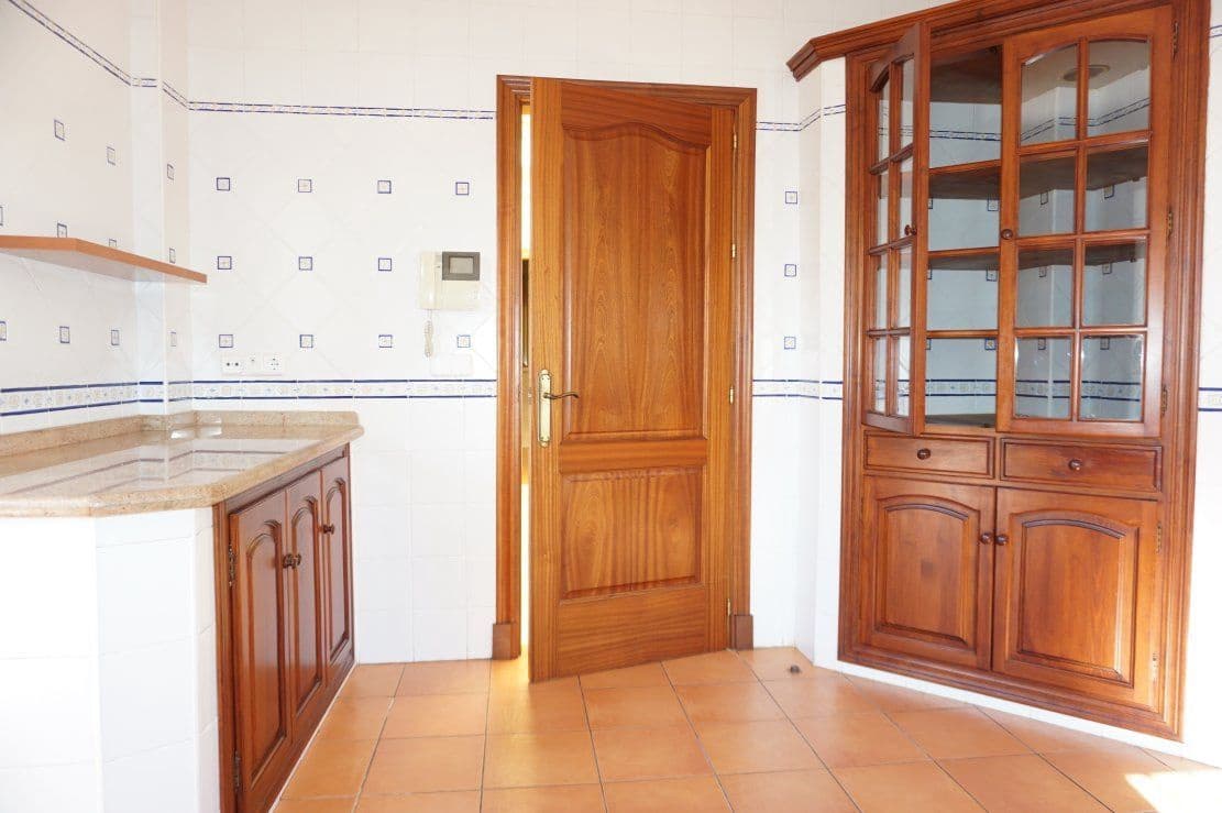 4 bedroom Villa for rent in Chipiona with garage - € 2,000 (Ref: 4957239)