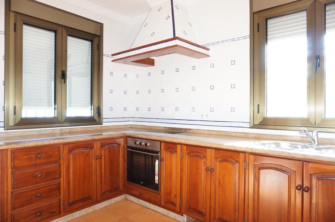 4 bedroom Villa for rent in Chipiona with garage - € 2,000 (Ref: 4957239)