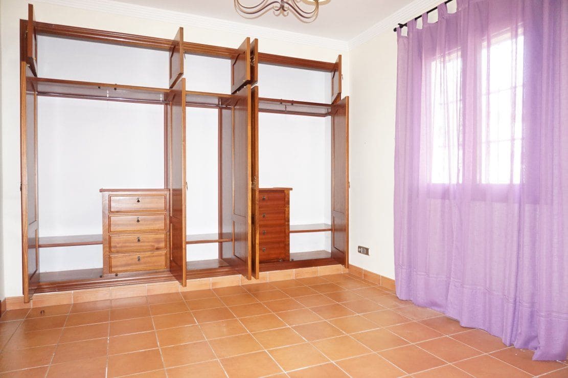 4 bedroom Villa for rent in Chipiona with garage - € 2,000 (Ref: 4957239)