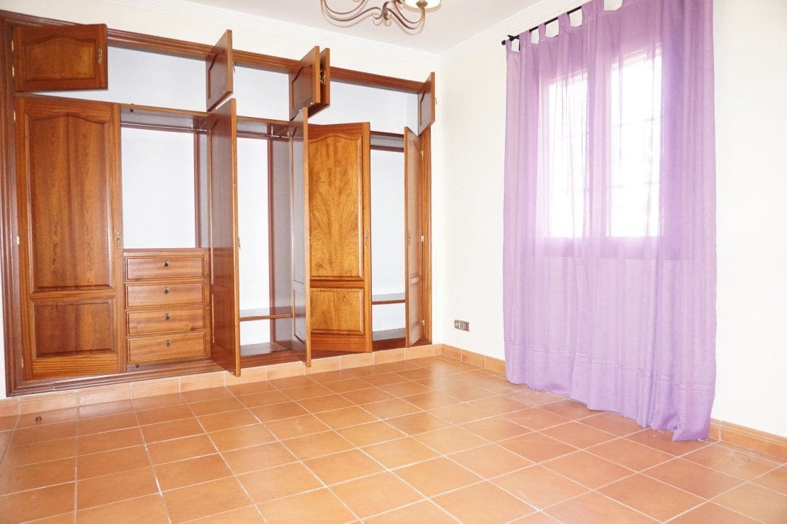4 bedroom Villa for rent in Chipiona with garage - € 2,000 (Ref: 4957239)