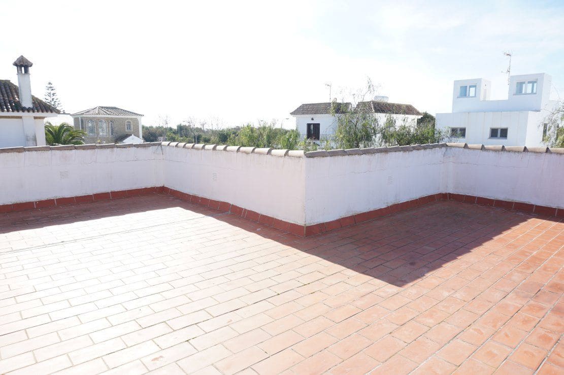 4 bedroom Villa for rent in Chipiona with garage - € 2,000 (Ref: 4957239)