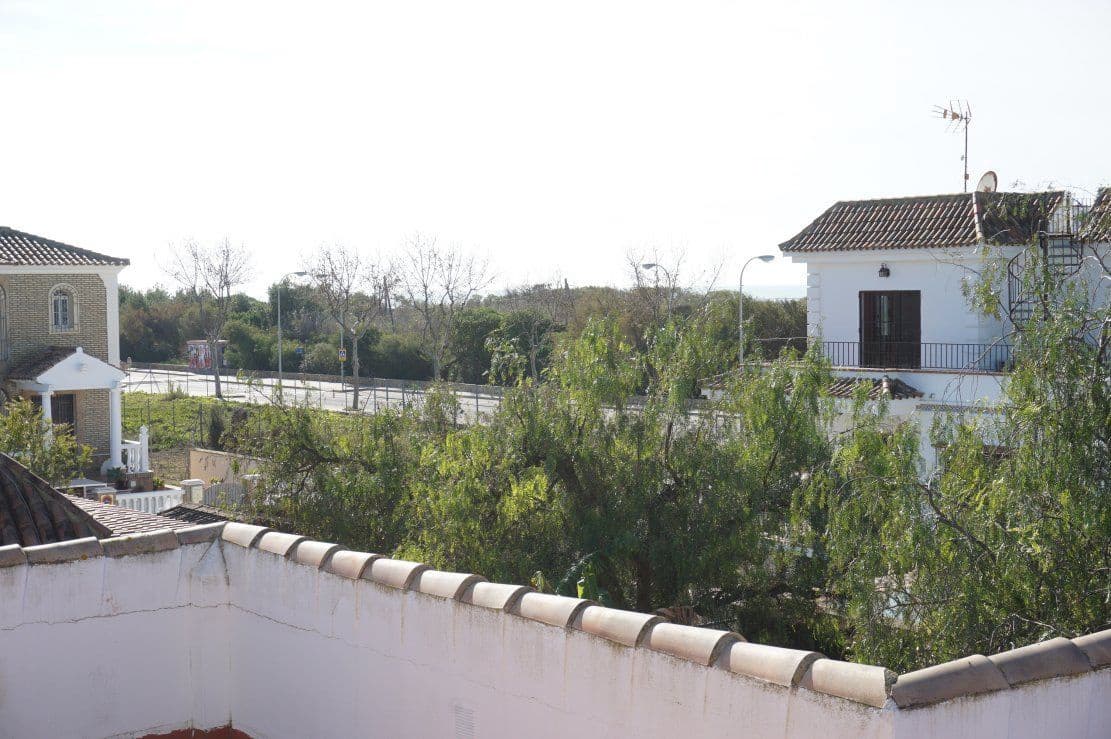 4 bedroom Villa for rent in Chipiona with garage - € 2,000 (Ref: 4957239)