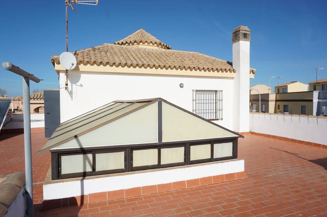 4 bedroom Villa for rent in Chipiona with garage - € 2,000 (Ref: 4957239)