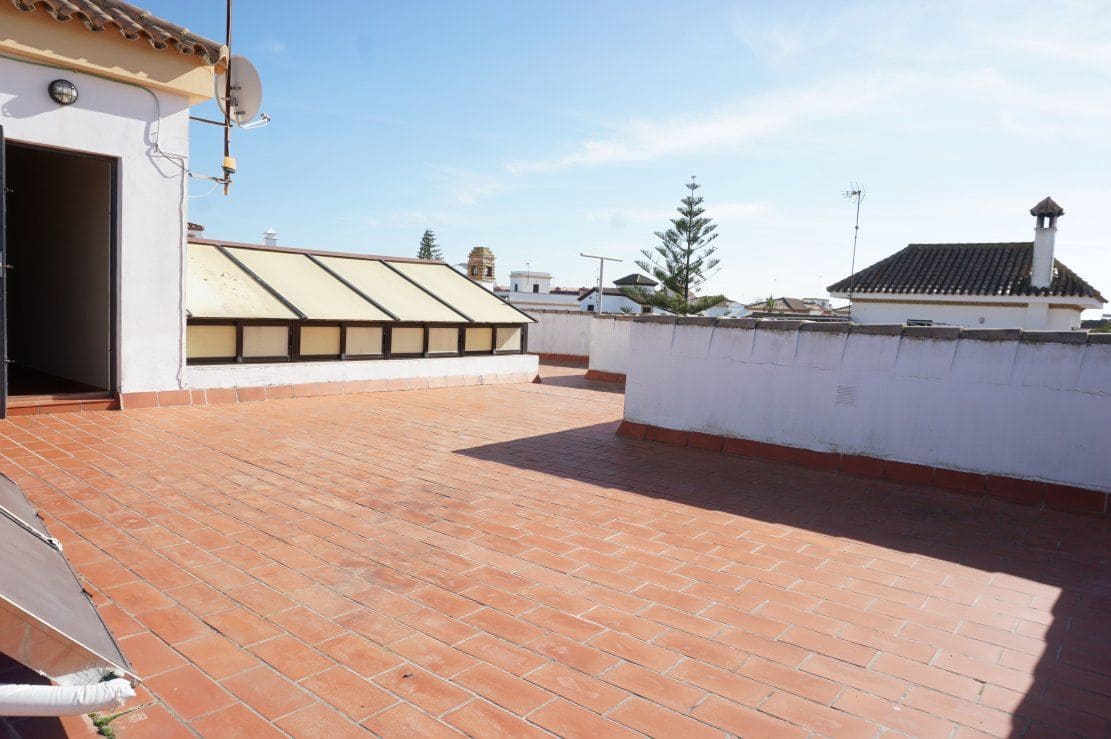 4 bedroom Villa for rent in Chipiona with garage - € 2,000 (Ref: 4957239)