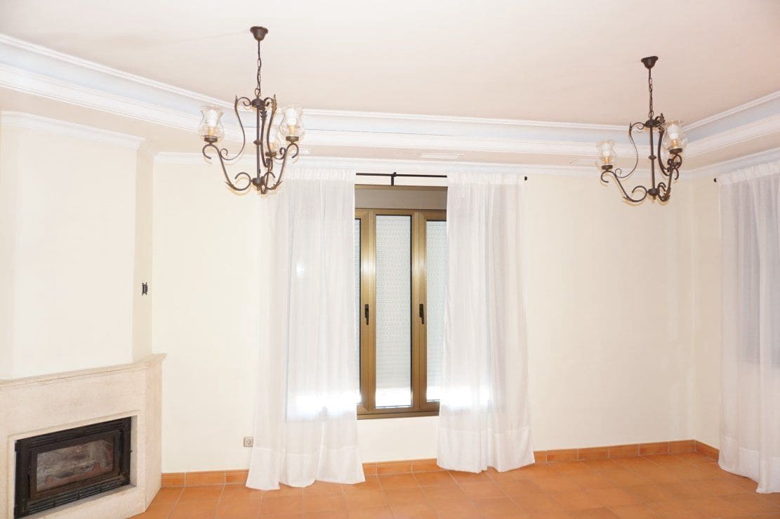 4 bedroom Villa for rent in Chipiona with garage - € 2,000 (Ref: 4957239)