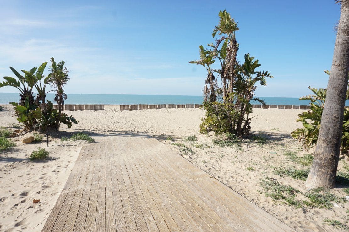 4 bedroom Villa for rent in Chipiona with garage - € 2,000 (Ref: 4957239)