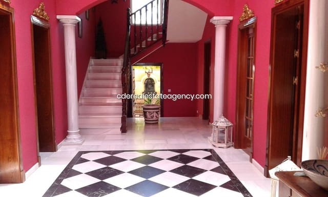 5 bedroom Villa for rent in Rota with pool garage - € 1,600 (Ref: 6942295)