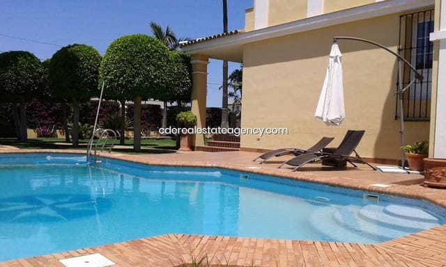 5 bedroom Villa for rent in Rota with pool garage - € 1,600 (Ref: 6942295)