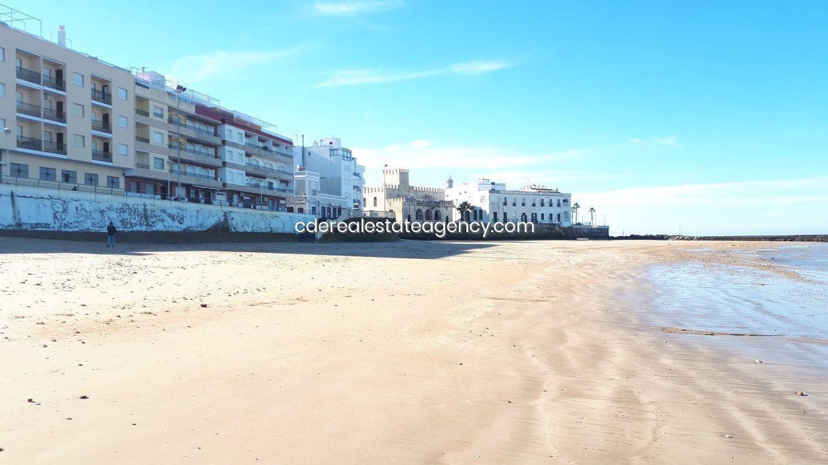 5 sypialnia Willa do wynajęcia w Rota z basenem garażem - 1 600 € (Ref: 6942295)