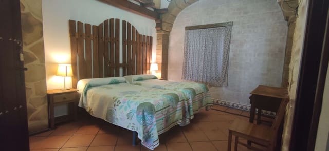 9 bedroom Villa for sale in Cañaveral de León - € 427,000 (Ref: 9317206)