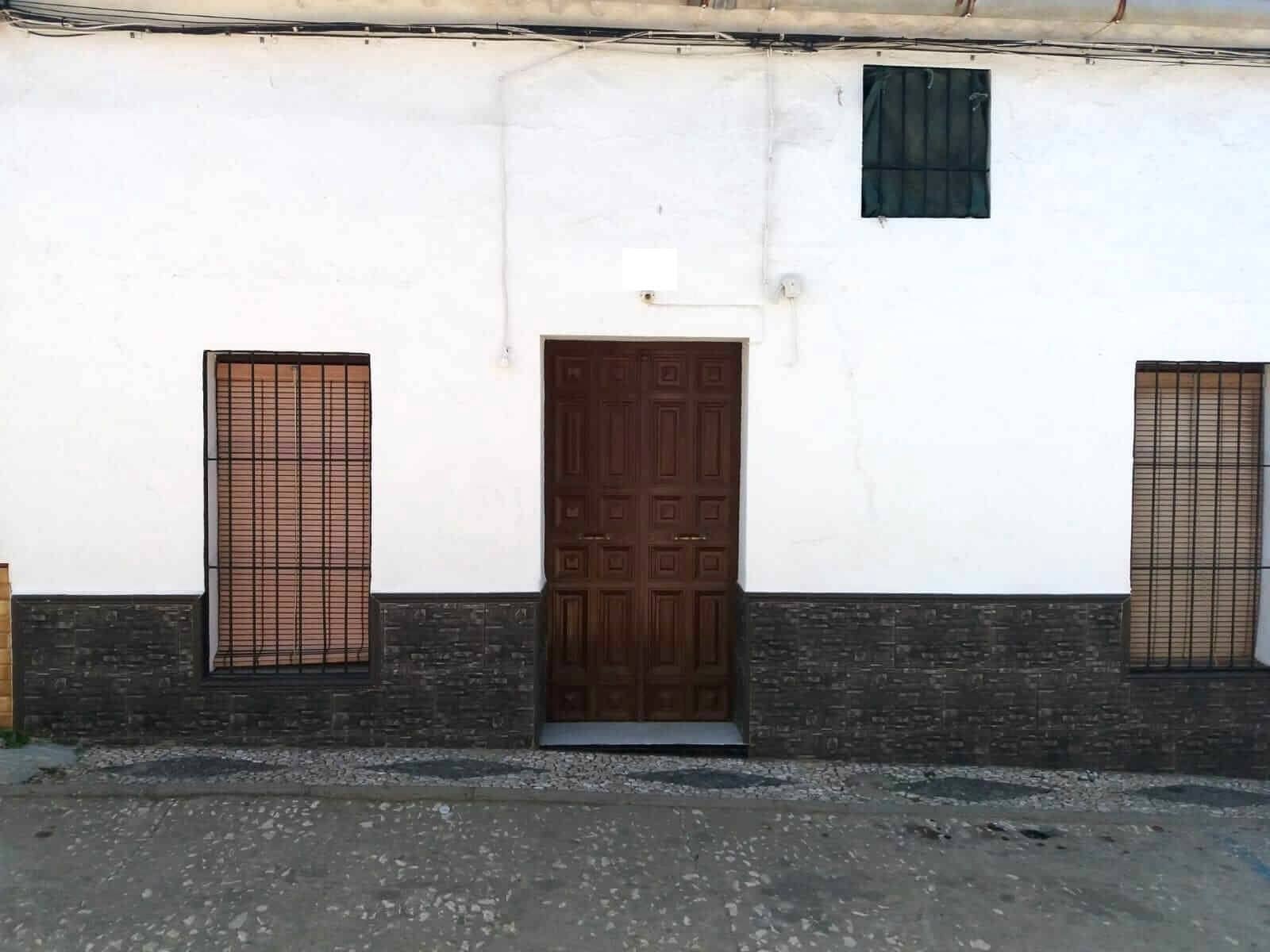 3 bedroom Townhouse for sale in Arroyomolinos de Leon with garage - € 105,000 (Ref: 9317207)