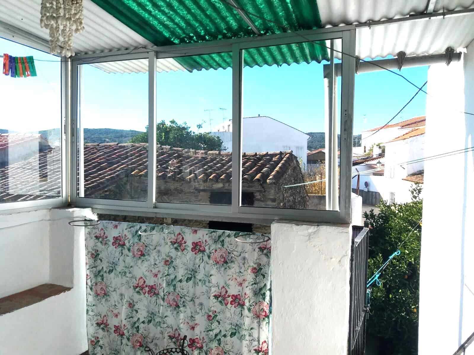 3 bedroom Townhouse for sale in Arroyomolinos de Leon with garage - € 105,000 (Ref: 9317207)