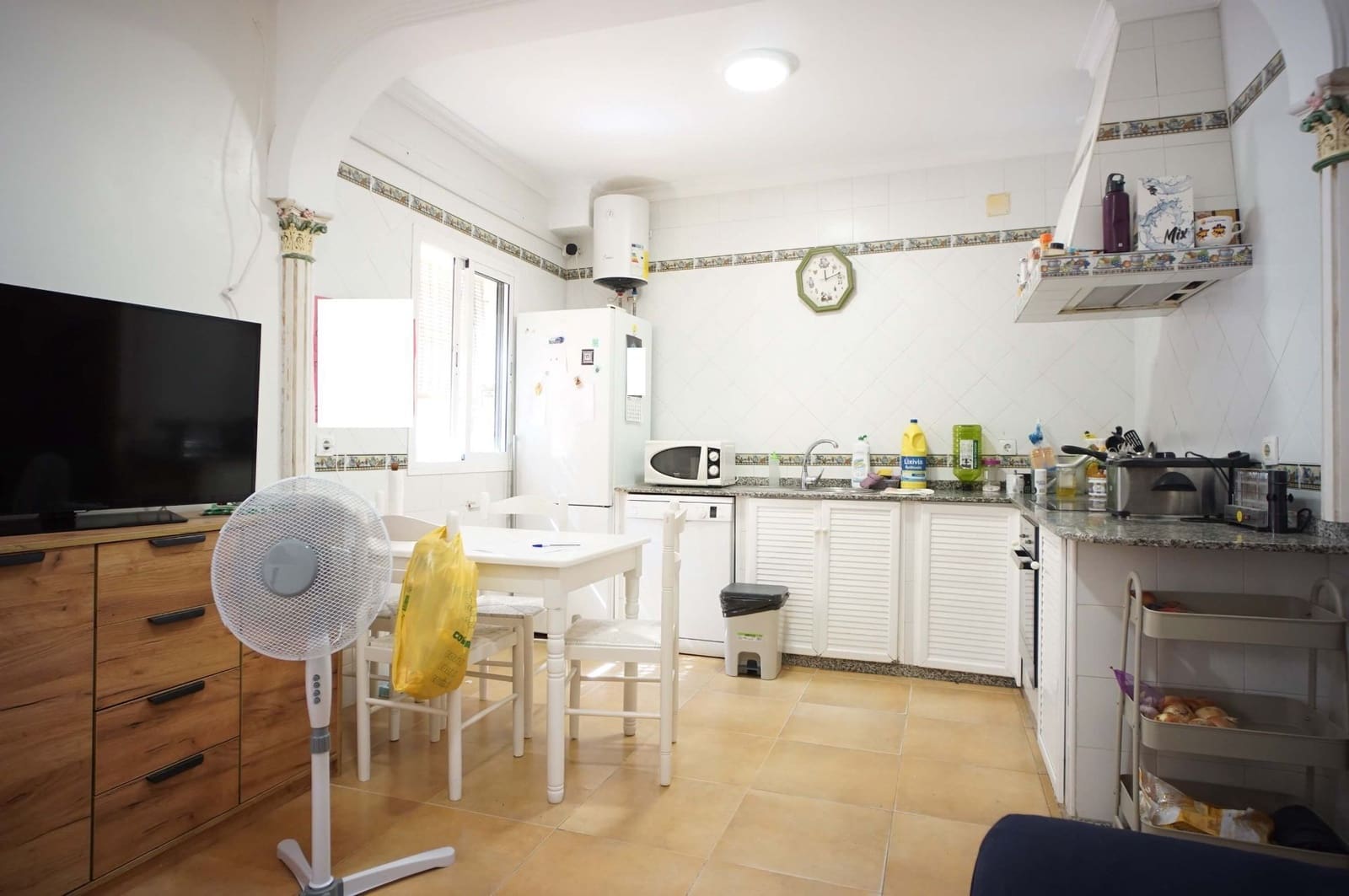 4 bedroom Villa for sale in El Puerto de Santa Maria - € 300,000 (Ref: 9317209)