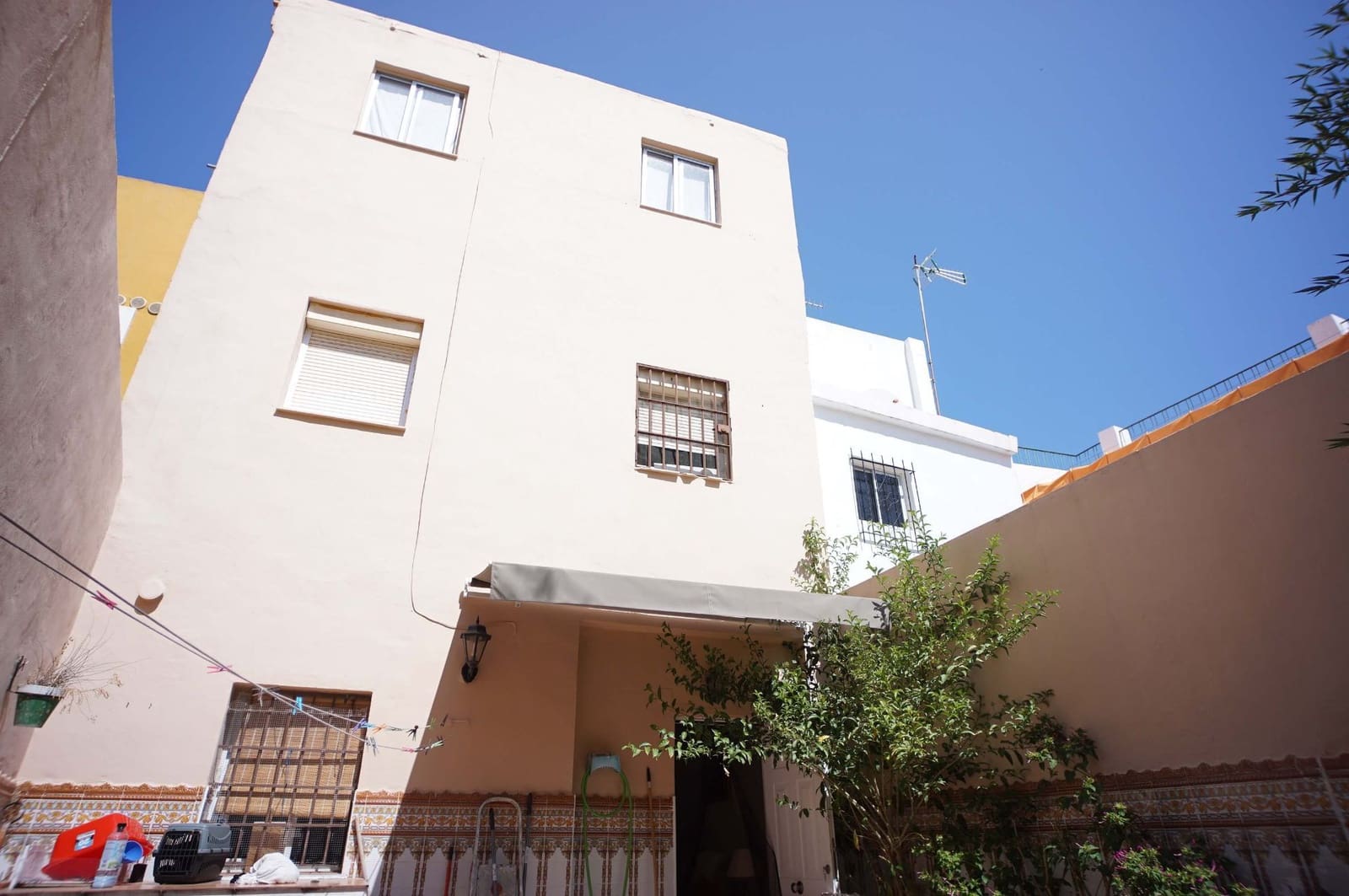 4 bedroom Villa for sale in El Puerto de Santa Maria - € 300,000 (Ref: 9317209)