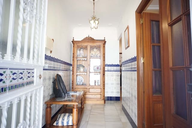 4 sovrum Villa till salu i El Puerto de Santa María - 300 000 € (Ref: 9317209)